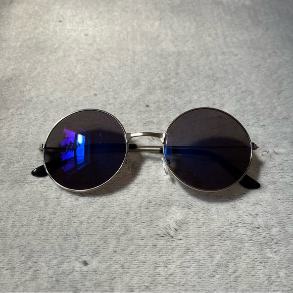Blue iridescent Windsor sunglasses with silver frames - Picture 1 of 2